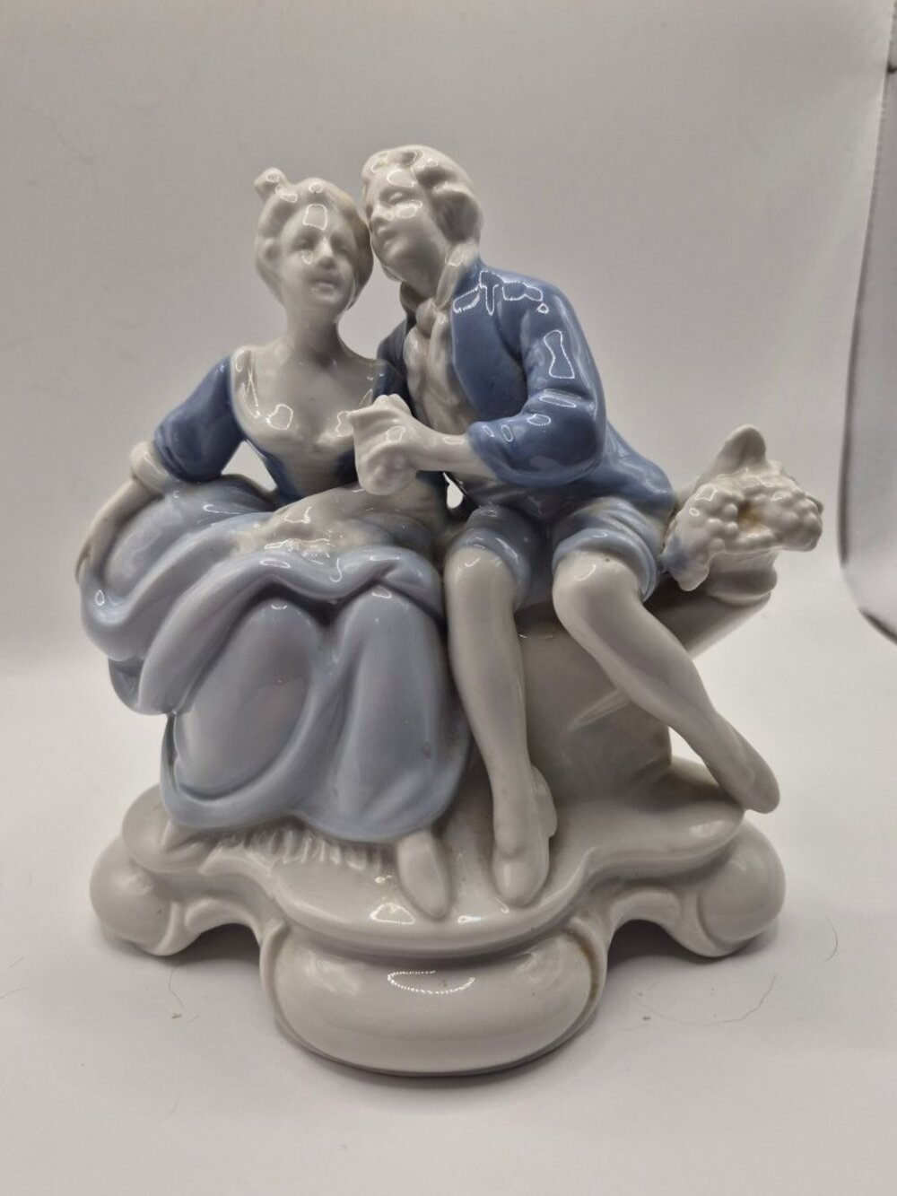 Romantic Porcelain Figurine Of Couple Gerold Porzellan Bavaria Vintage Blue & Wh